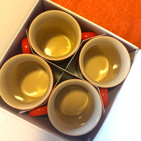 Le Creuset set of 4 classic stoneware mugs in Cerise (orange) NWT - Picture 4 of 9